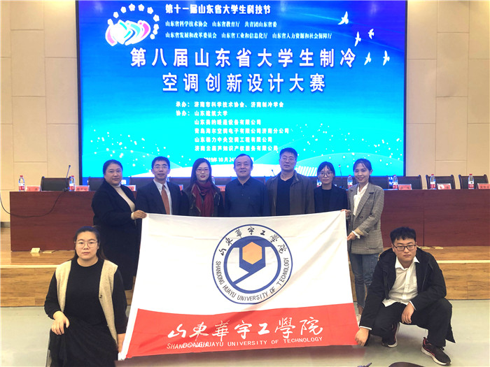 1572256843717718.jpg 与大赛组委会专家合影_副本1.jpg