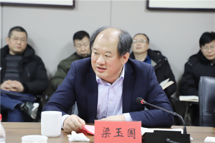1642553327186225.png 图片4 学校执行校长梁玉国汇报学校应用型本科高校建设情况.png